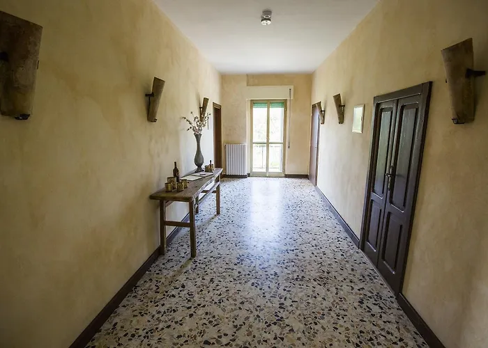 Alojamento de Acomodação e Pequeno-almoço Casa La Farfalla Bianca *